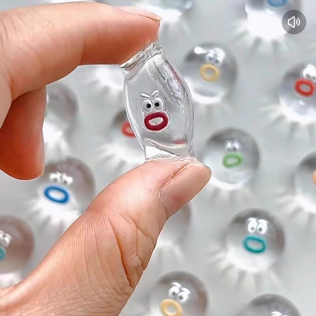 Transparent emoticon pack small nose cartoon soft glue pinch and slime feel for women to unzip vent ball small toy