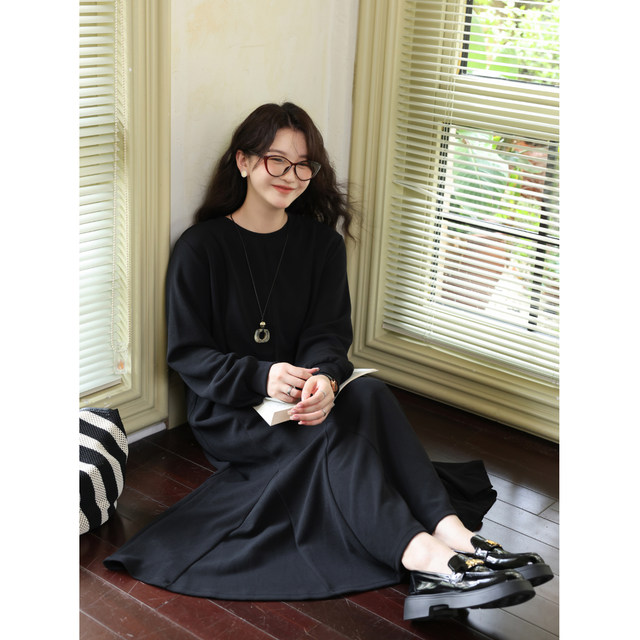 Early autumn large-size temperament long-sleeved sweatshirt dress for women 2025 fashionable casual and versatile black slim fish tail dress