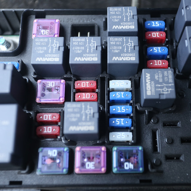 Auto fuse safety tablets for automobiles universal inserts mini small medium cigarette lighter original boxed 4S store truck