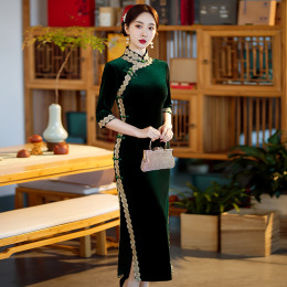 Long green and improved cheongsam new 2023 new autumn dress young woman retro mid-sleeved walking show dress