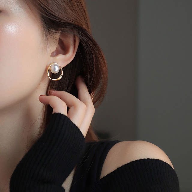 Champs Elysees without ear piercing French retro mosquito coil disc ear clip round face showing small temperament design high-end