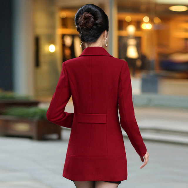 Middle -aged and elderly women's clothing autumn and winter woolen coat plus fertilizer, increase long -sleeved top, mother middle long woolen coat