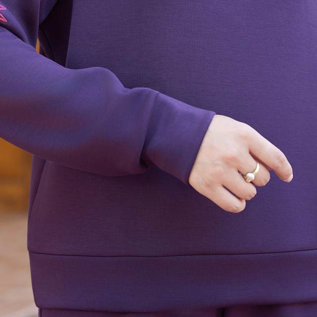 Middle-aged and elderly mothers' fashionable sports suits, autumn clothes, new middle-aged women's three-piece suits, autumn ladies' casual suits