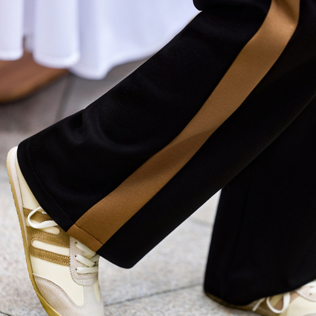 Middle-aged mother autumn new sports suit women's casual top 40 and 50 middle-aged and elderly women's two-piece set autumn