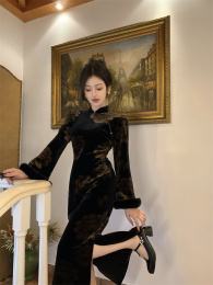 Large size women's retro new Chinese style velvet plush cheongsam dress temperament slender black dress autumn and winter