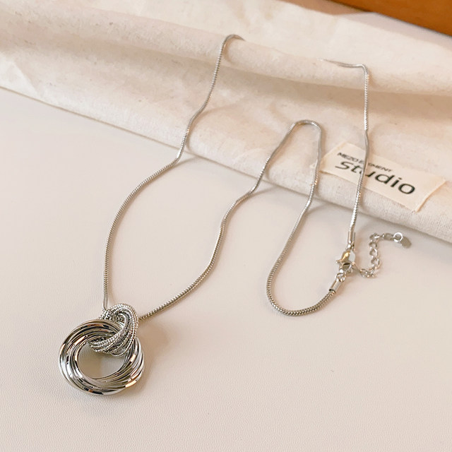 Silver ring necklace for women 2025 new autumn and winter sweater chain long light luxury niche high-end exquisite accessories