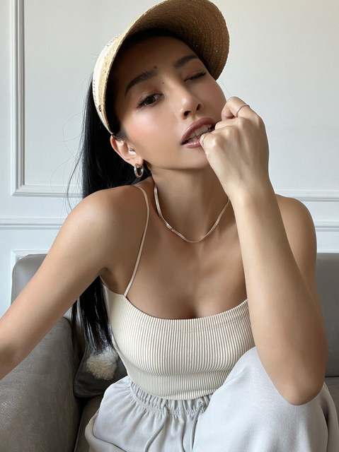 Maruman Maruco is a practical wearable style! High elastic slim fit with chest pad without steel rings and anti-exposure suspender vest for women