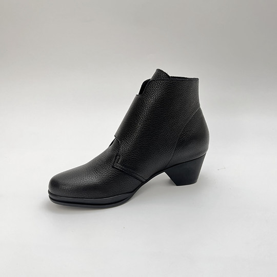 Cabinet Ya's women's boots thick heel genuine leather soft surface soft bottom layer cowhide Velcro mid-heeled boots comfortable short boots