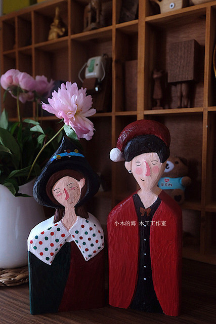 Customized original design Xiaomu's sea wood carving figures fully handmade special wedding gifts couple ornaments