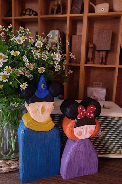 Customized original design Xiaomu's sea wood carving figures fully handmade special wedding gifts couple ornaments