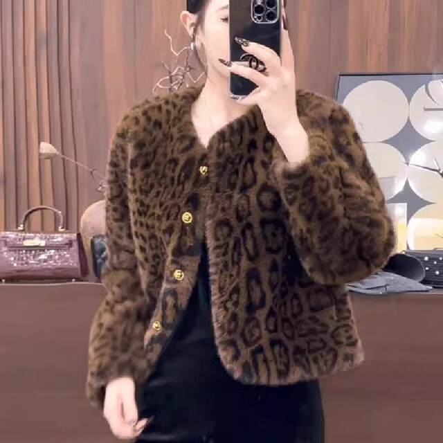 Light luxury fur one-piece jacket leopard print warm and high-end 2024 winter small V-neck imitation mink vintage cardigan