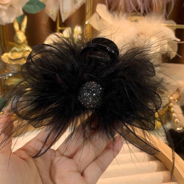 2023 new bow feathers grab the female back of the head of the head of the head of the autumn and winter high -level sense shark clip card hair fur hair clip