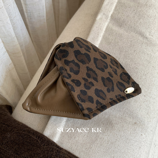 
suzyacc kr light luxury retro niche pu leopard print stitching triangle gripper personalized design back head hairpin