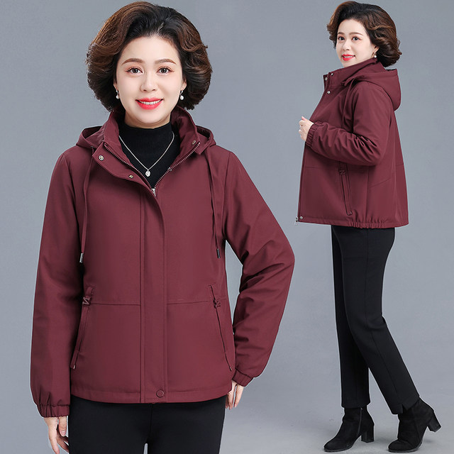 Fashionable and stylish velvet thickened hooded jacket for women 2025 winter new style middle-aged and elderly mothers age-reducing warm tops