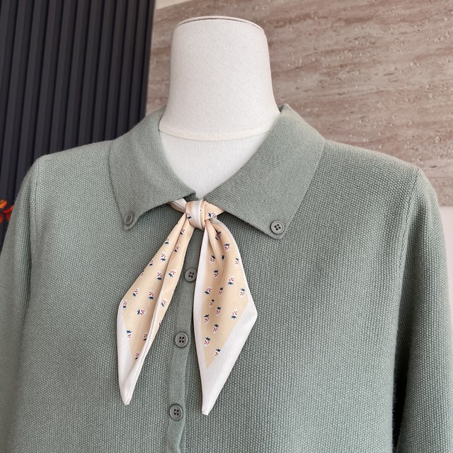 New mother's clothing autumn knitted sweater top scarf collar detachable sweater middle-aged and elderly women's cardigan temperament sweater