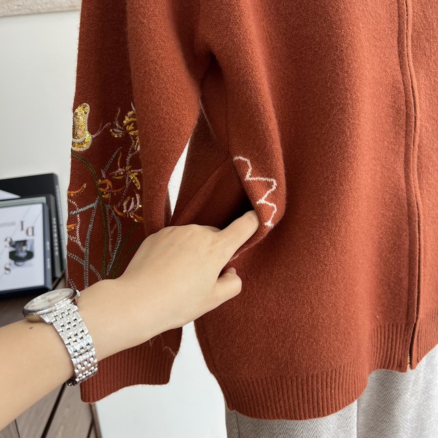 Autumn mother's new sweater versatile jacket casual women's embroidery sports middle-aged and elderly zipper top cardigan