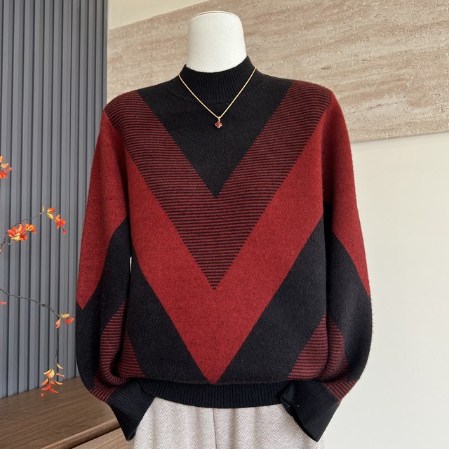 Fashionable mother's clothing, thickened with velvet, new autumn and winter inner layer, warm half turtleneck one-piece velvet sweater for middle-aged and elderly women