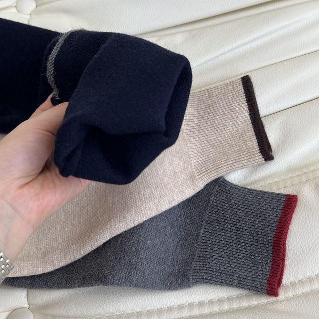 Autumn new knitted cardigan mother's fashion fashionable top button long-sleeved middle-aged women's versatile coat sweater