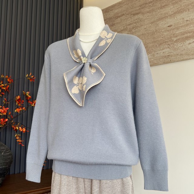 Fashionable and Western-style mother's clothing autumn and winter sweaters scarf collar tops middle-aged and elderly women's all-in-one velvet warm sweater