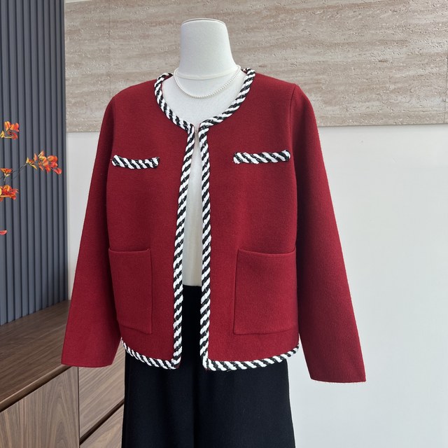 Temperament and fashionable new autumn and winter mother's knitted small fragrance style top coat middle-aged women's elastic waist pants set