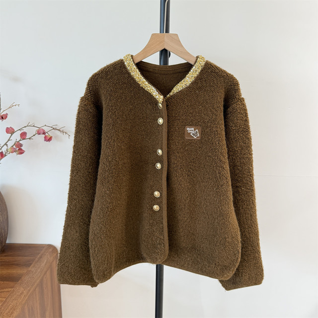 Middle-aged and elderly mothers autumn clothes, small fragrant style jacket 2025 new middle-aged women's spring and autumn knitted cardigan wool top