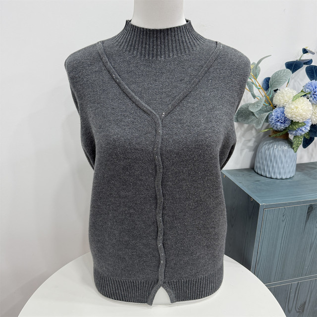 Young mother autumn and winter clothing 2025 new style middle-aged and elderly fashionable thermal inner top New Year red base sweater