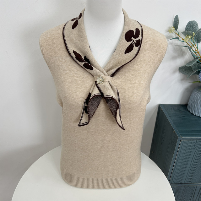 Middle-aged and elderly young mothers wear autumn and winter thick sweater 2025 new warm top middle-aged women's fashionable knitted base shirt