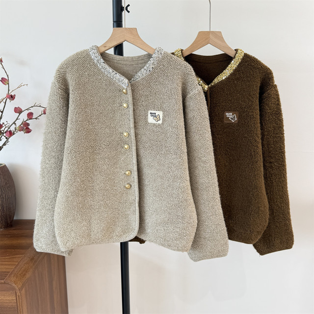 Middle-aged and elderly mothers autumn clothes, small fragrant style jacket 2025 new middle-aged women's spring and autumn knitted cardigan wool top