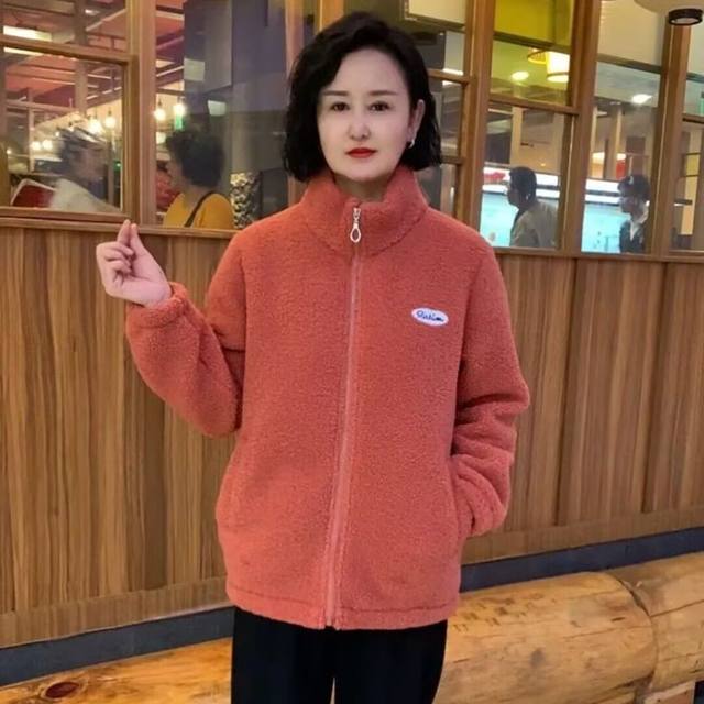 
Velvet and thickened mother's clothing 2024 autumn and winter new fashion versatile loose now grain velvet lamb wool coat for women