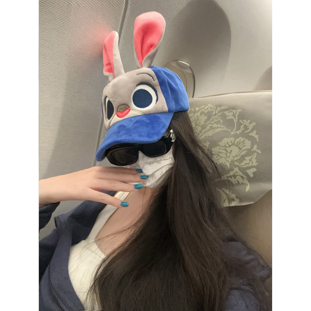 
POET WONG wool, mulberry and silk blend, integrated wide shoulder strap with chest pad, versatile sling