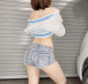 The hot shorts in the bar reveal the side leaks of the female anchor during a hot dance. The ripped super shorts deliberately expose the jeans.