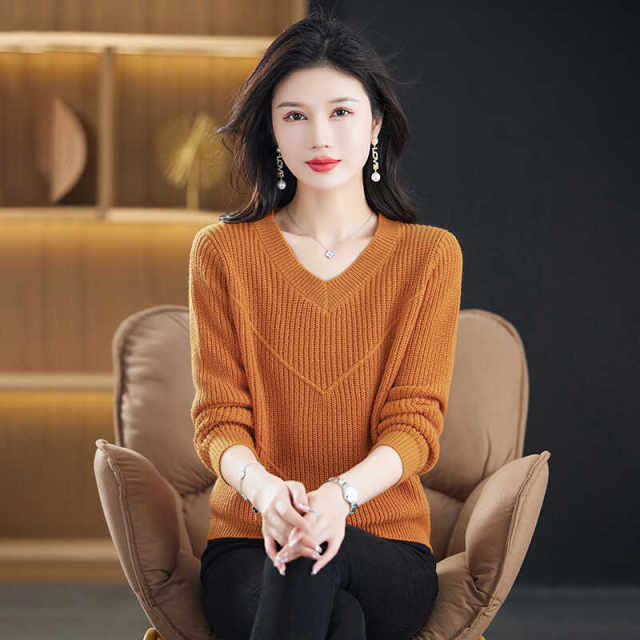 Fashionable and versatile V-neck sweater for women in autumn and winter new loose short high-waisted slim pullover solid color knitted bottoming shirt