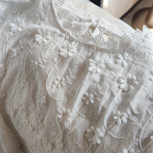 Fresh full body three-dimensional flower embroidered trumpet sleeve long sleeve stand collar white lace base shirt ladies top
