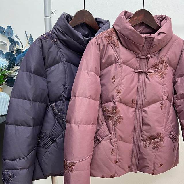 Winter mother's wear 90 down jacket, cold-resistant and warm short coat, loose stand-up collar, middle-aged and elderly tops for women