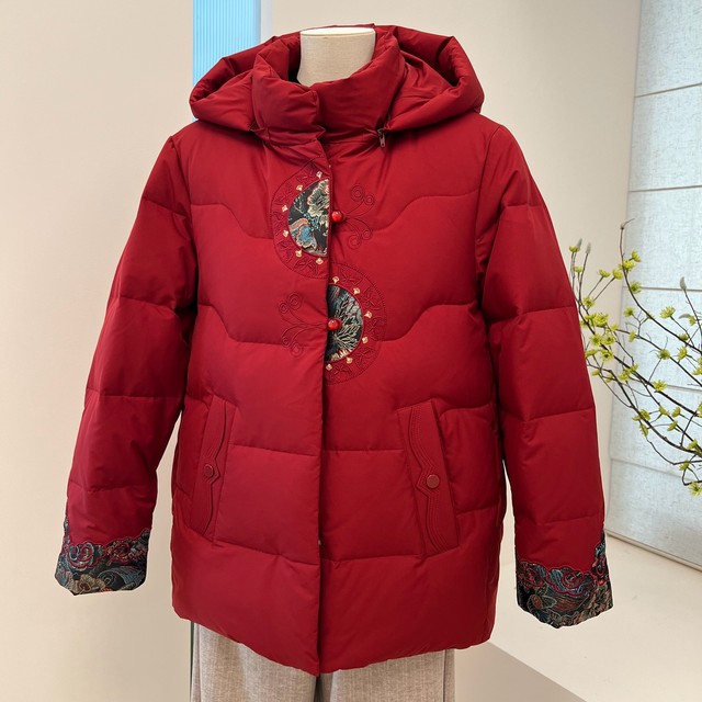 Winter mother's down jacket, middle-aged and elderly grandmother's jacket, loose hooded elderly thick embroidered top for women