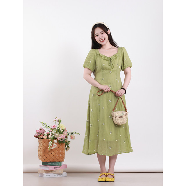 Summer big size women's clothing French embroidered lace collar dress Summer new style waist-hugging mid-length skirt