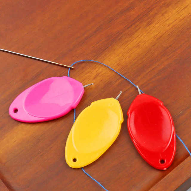 Needle threading artifact Quick needle threading lead assisting the elderly to automatically recognize needles thumb home sewing machine threading device