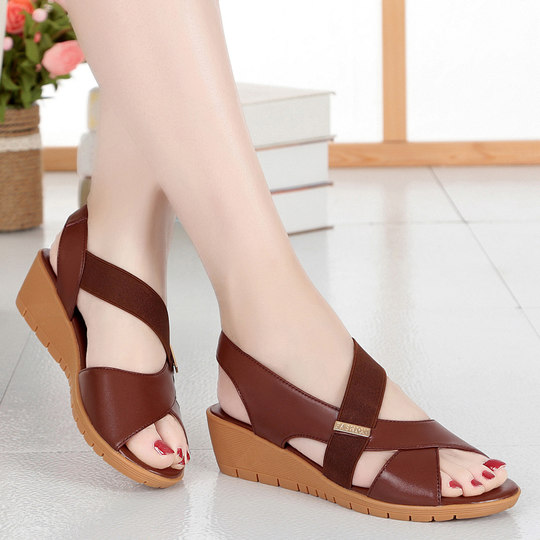 Middle heel sandals for women in summer 2025 new leather heel flat beef tendon soft sole non-slip middle-aged and elderly mother fish mouth shoes