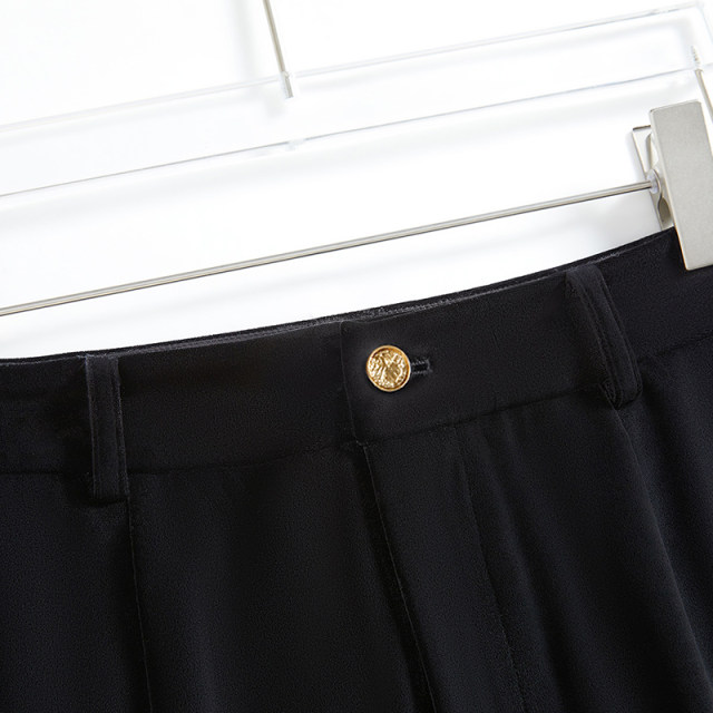She pool retro shorts 2025 autumn clothes new women's clothing elegant temperament velvet high waist slim and loose wide-leg pants