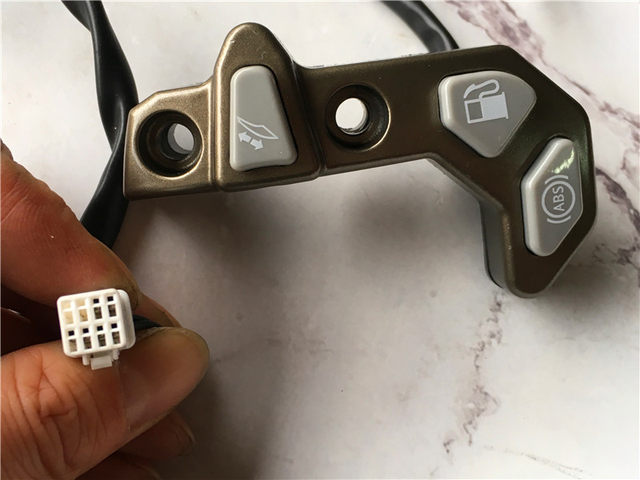 Suitable for Shengshi original accessories ZT310X/R/T/V cruise version street car version new left and right handlebar auxiliary switch