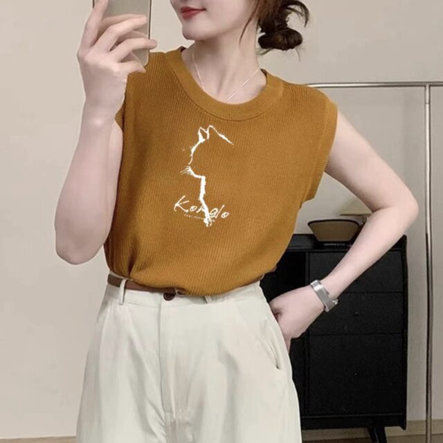 Green hot girl sleeveless vest for women in summer European goods shoulder top design niche thin ice silk knitted T-shirt
