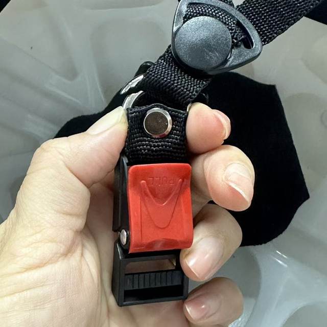 Electric vehicles are suitable for far-reaching 009/Yadi g6t helmet snap helmet latch accessories upgraded without disassembly rope