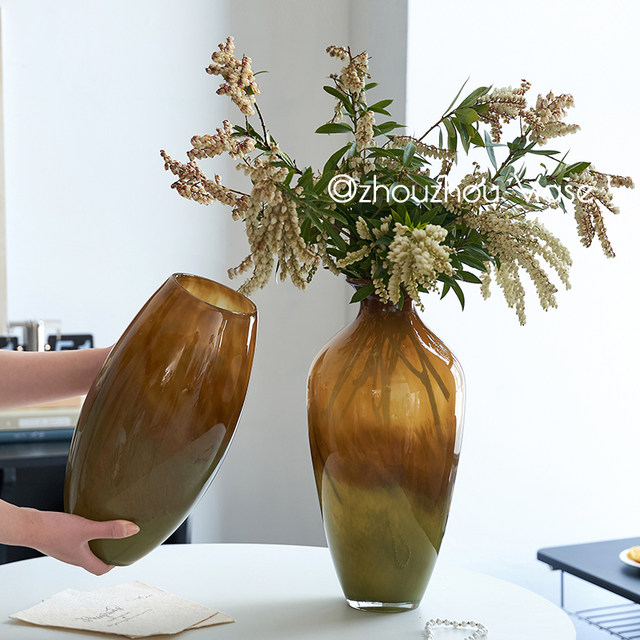 Medieval handmade glass vase, retro brown-green oriental aesthetics, atmosphere, home decoration, Japanese-style ornaments