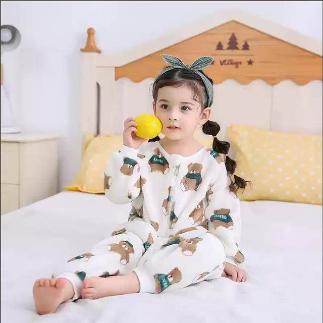 Baby sleeping bag, children's winter coral velvet pajamas, spring and autumn children, newborn babies, split-legged anti-kicking quilt artifact