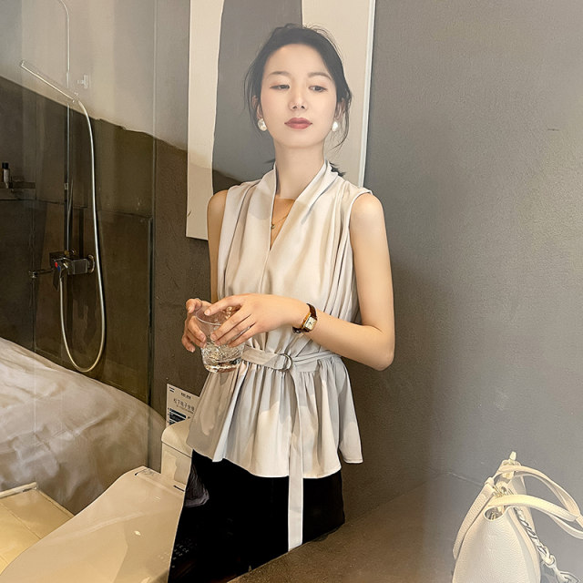 High-end sleeveless shirt for women with v-neck, professional temperament, French design, niche waist style, chic chiffon top