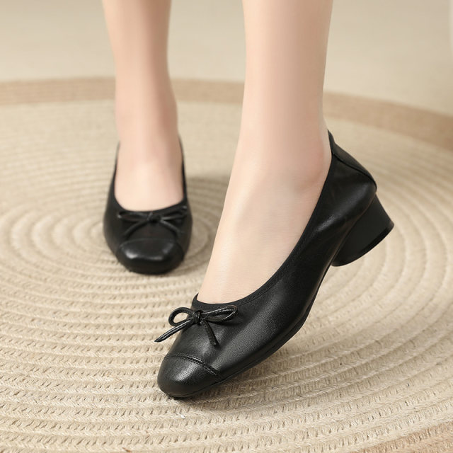 Soft leather one-foot-stick women's singles shoes spring and summer new beans shoes square root thick heel genuine leather mother's shoes autumn 41-43