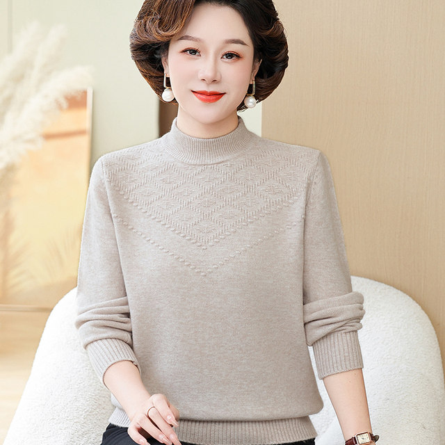 The new mother pretend to be autumn and winter needle weaving long sleeve top middle -aged and old winter thick semi -high -necked bottom shirt solid sweater