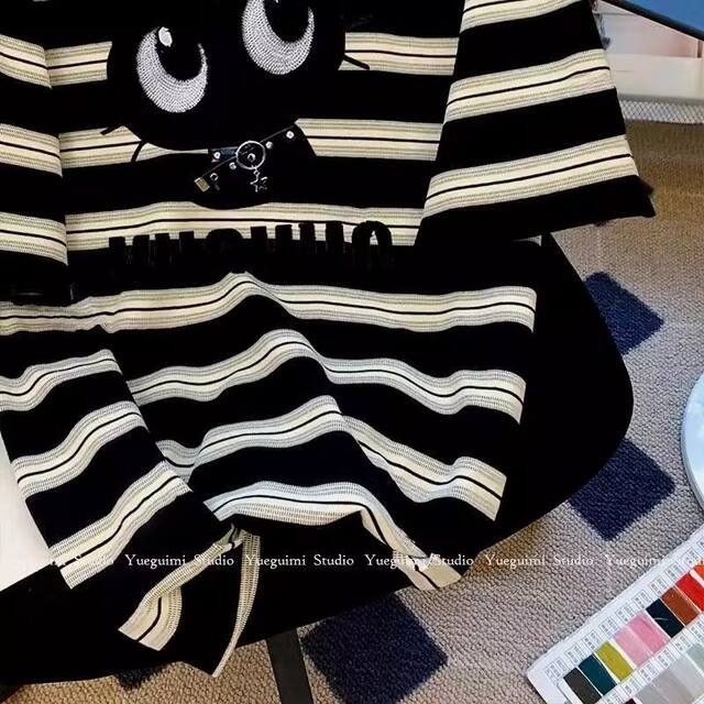 Extra large size 300Jin [Jin equals 0.5 kg] Black striped short-sleeved T-shirt for women 2025 new summer loose casual couple versatile t-shirt
