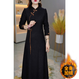 Full body plush thick long-sleeved dress woman 2023 new autumn and winter temperament mother skinny improved cheongsam skirt