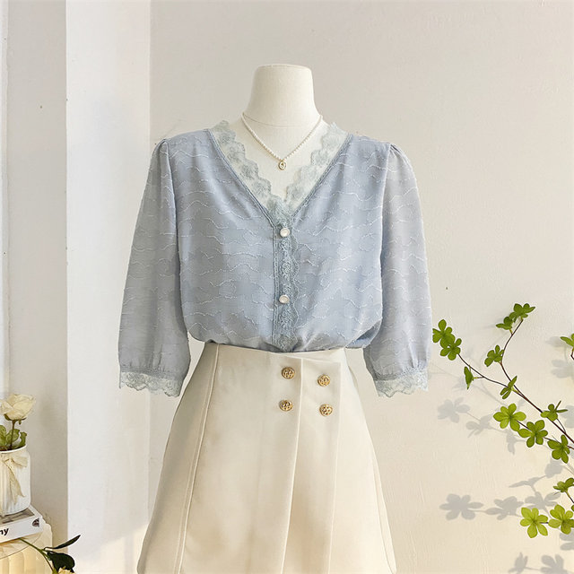 Lace lace V-neck chiffon shirt age-reducing jacquard shirt for women in summer design and fashionable 7-quarter sleeve shirt top
